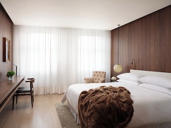 Deluxe Room, 1 King Bed