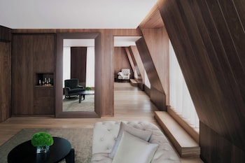 Premier Room, 1 King Bed, Terrace