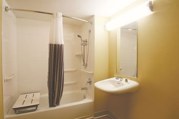 Room, 1 Queen Bed, Accessible, Non Smoking (Mobility/Hearing Impaired Accessible)