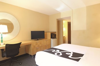 Room, 1 Queen Bed, Accessible, Non Smoking (Mobility/Hearing Impaired Accessible)