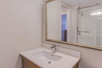 Room, 1 King Bed, Accessible, Non Smoking (Mobility Accessible)