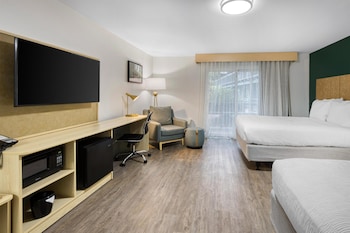 Standard Room, 2 Queen Beds, Accessible, Balcony
