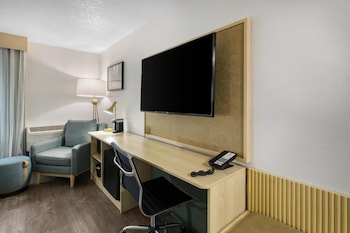 Standard Room, 2 Queen Beds, Accessible, Refrigerator & Microwave (Walk-in Shower)