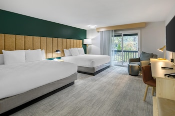 Standard Room, Multiple Beds, Balcony, Courtyard View