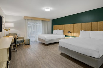 Standard Room, 2 Queen Beds, Accessible, Balcony