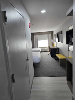 Standard Room, 2 Queen Beds, Non Smoking