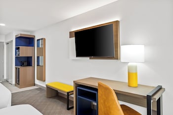 Suite, 1 King Bed, Non Smoking