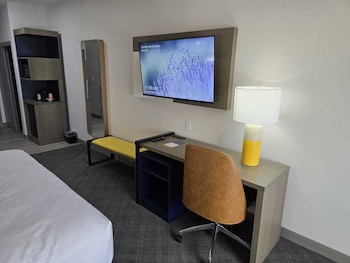 Standard Room, 1 Queen Bed, Non Smoking