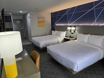 Standard Room, 2 Queen Beds, Non Smoking
