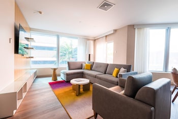 Suite, 2 Bedrooms, Sea View (1 King Bed, 2 Double Beds)