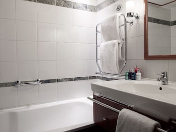 Single Room (Facing Side Street or Courtyard)