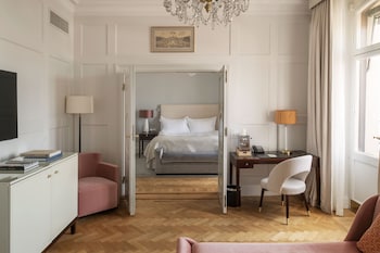 Superior Suite (Facing Side Street or Courtyard)