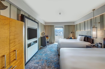 Room, 2 Queen Beds, Balcony, City View (Top Floor)