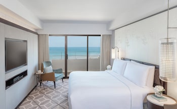Club Suite, 1 King Bed, Balcony, Sea View (Club Lounge Access)