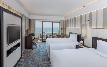 Room, 2 Queen Beds, Non Smoking, Balcony (Top Floor, Sunset View)