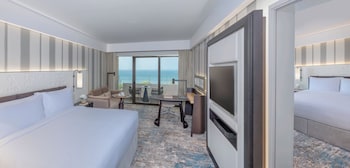 Room, 1 King Bed, Non Smoking, Balcony (Top Floor, Sunset View)