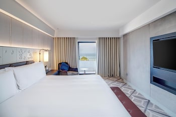 Club Suite, 1 King Bed, Balcony, Sea View (Club Lounge Access)