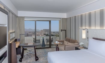 Club Room, 1 King Bed, Balcony, City View (Club Lounge Access)