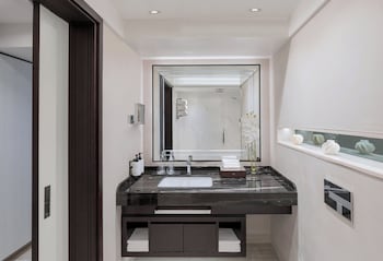 Room, 2 Queen Beds, Non Smoking, Balcony (Top Floor, Sunset View)