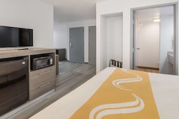 Suite, 1 King Bed with Sofa bed, Non Smoking