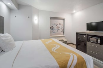 Suite, 1 King Bed with Sofa bed, Non Smoking