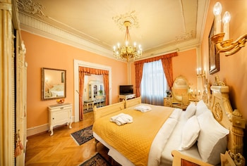 Suite (Historical)