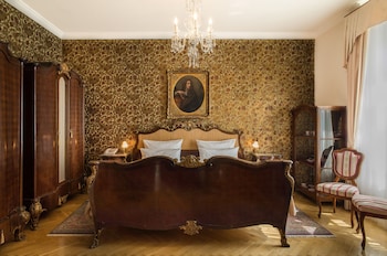 Suite (Historical)