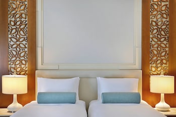 Executive Suite, 2 Twin Beds, Balcony, Sea View
