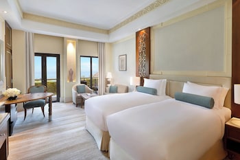 Deluxe Room, 2 Twin Beds, Mountain View