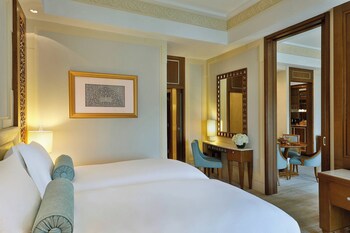 Executive Suite, 2 Twin Beds, Balcony, Sea View