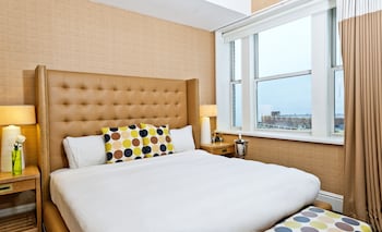 Deluxe Room, Multiple Beds, Ocean View (King)