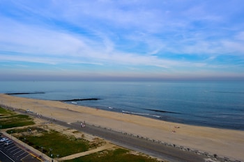 Deluxe Room, Multiple Beds, Ocean View (King)