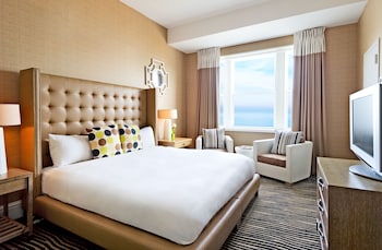 Deluxe Room, Multiple Beds, Ocean View (King)