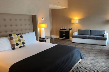 Deluxe Room, Multiple Beds, Partial Ocean View