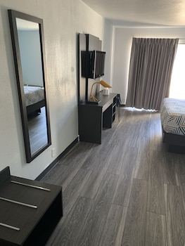 Standard Room, 1 Queen Bed, Non Smoking