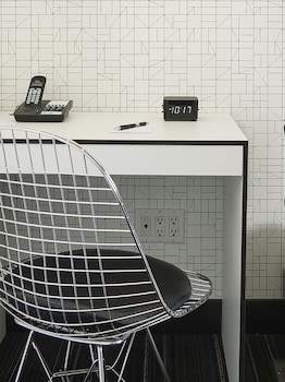 Room, Shared Bathroom (Single Pod)