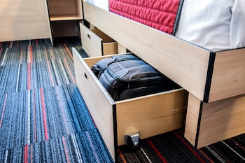 Room (Queen Pod)