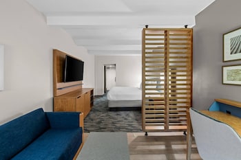 Studio Suite, 1 King Bed, Oceanfront (NonSmoking  )