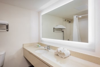 Standard Room, 2 Queen Beds, Garden View