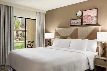Basic Room, 1 King Bed, Non Smoking