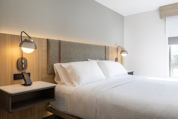 Standard Room, 1 King Bed