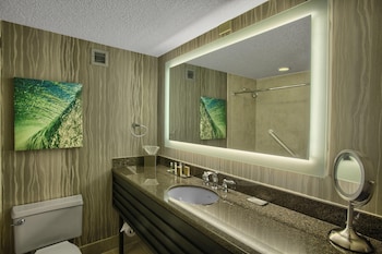 Room, 1 Queen Bed, Accessible (Mobility & Hearing, Roll-in Shower)