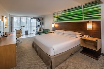 Room, 1 Queen Bed, Accessible (Mobility & Hearing, Roll-in Shower)
