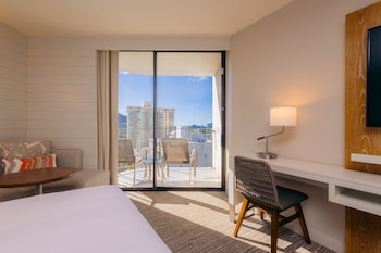 Waikiki City View, 1 King, Sofa bed, Hearing Accessible