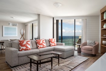Deluxe Suite, 1 Bedroom, 2 Double, Sofa bed, Ocean View, Kealohilani Twr, Corner Suite
