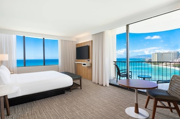 Junior Suite, 2 Double, Oceanfront, Kealohilani Twr, Corner room, Balcony