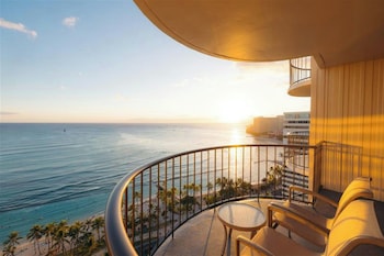 Junior Suite, 2 Double, Oceanfront, Kealohilani Twr, Corner room, Balcony