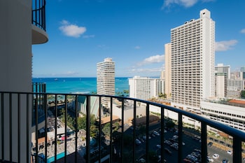Deluxe Suite, 1 Bedroom, 2 Double, Sofa bed, Ocean View, Kealohilani Twr, Corner Suite