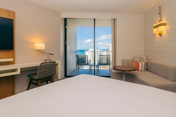 Paoakalani Ocean View, 1 King, Sofa bed, Balcony