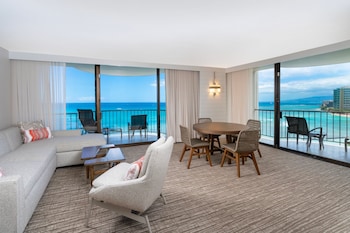 1 Bedroom Suite, Oceanfront, 2 Double, Sofa bed, Kealohilani Twr, Corner room, Balcony